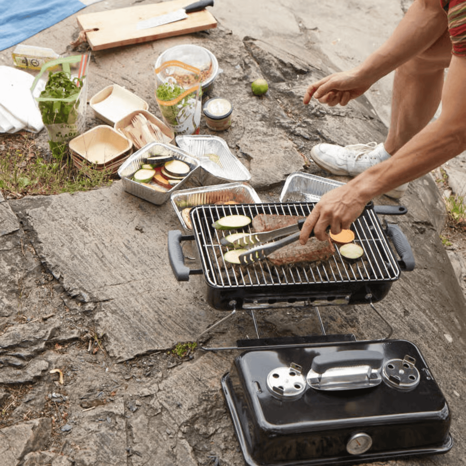 GRILL WĘGLOWY TURYSTYCZNY Z TERMOMETREM ZAMYKANY PRZENOŚNY GO ANYWHERE - obrazek 2